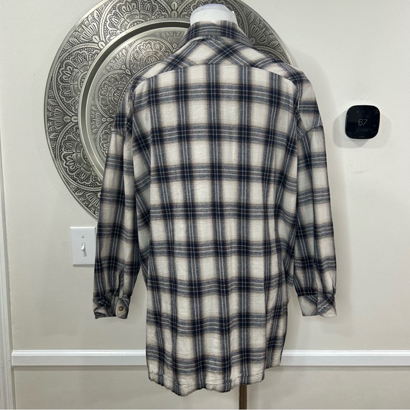 Lovers and Friends Blue and Ivory Plaid Flannel Size : Small - Picture 4 of 10